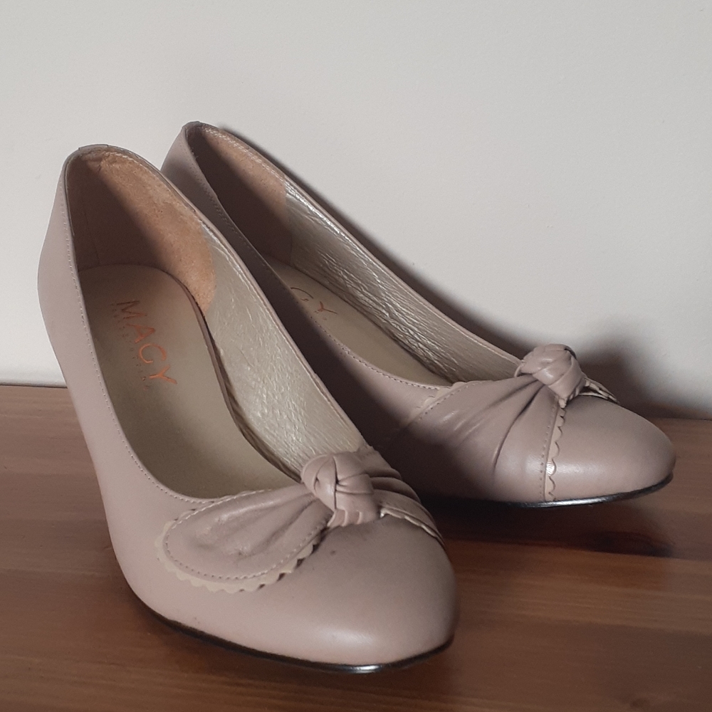 Ladies shoes